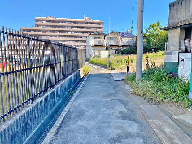 〇●前面道路(撮影2024年11月)●〇
堂々完成！即入居可！　　　　　　　　　　　　
アイデムホーム南店は緑区役所から徒歩2分！
水曜日も営業しております！　　　　　
