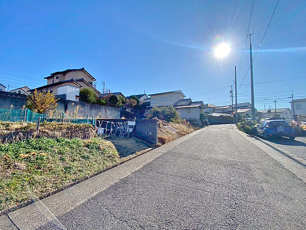 〇●前面道路(撮影2025年12月)●〇
モデル案内も承ります!
アイデムホーム南店は緑区役所から徒歩2分!
水曜日も営業しております!