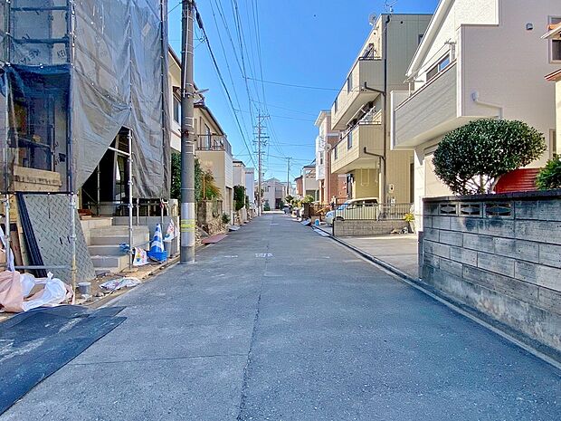 【前面道路】〇●前面道路(撮影2025年11月)●〇
モデル案内も承ります!
アイデムホーム南店は緑区役所から徒歩2分!
水曜日も営業しております!