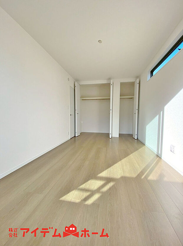 【洋室】充分な広さと収納機能を備えた部屋はお子様の自発性と成長を促します。お子様の成長を支える、勉強や好きなことに没頭する学びの空間にどうぞ。