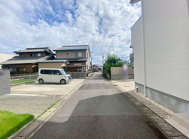 前面道路
平日・土日問わずご案内致します!お気軽にお問合わせ下さい♪