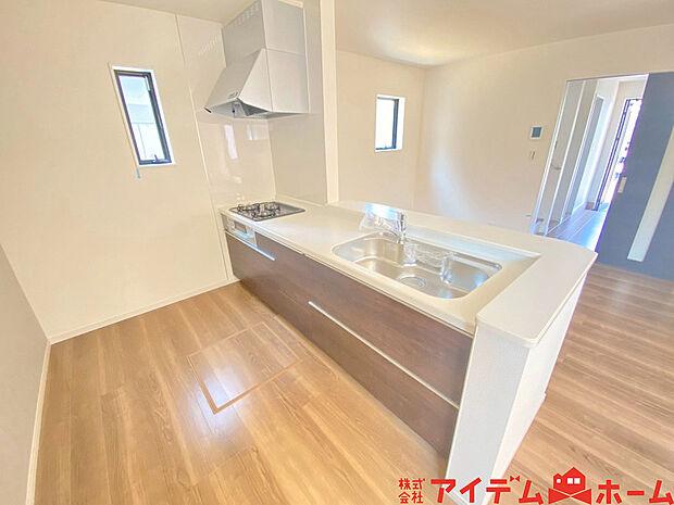 【キッチン】料理をしながら会話が楽しめる対面キッチン!