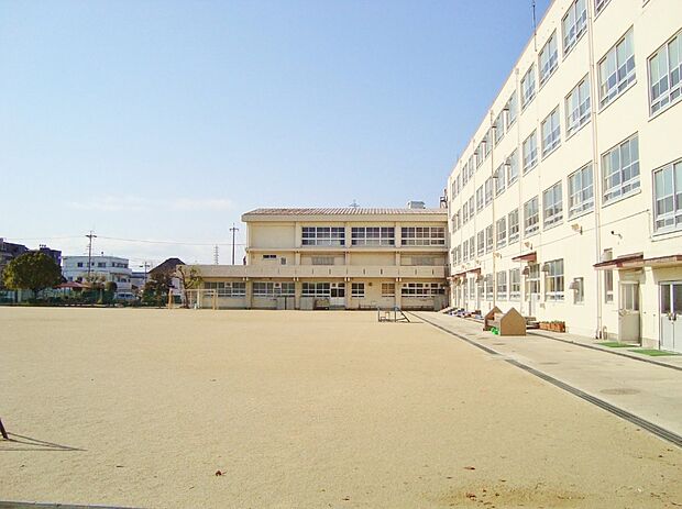 名古屋市立比良小学校（約440m）