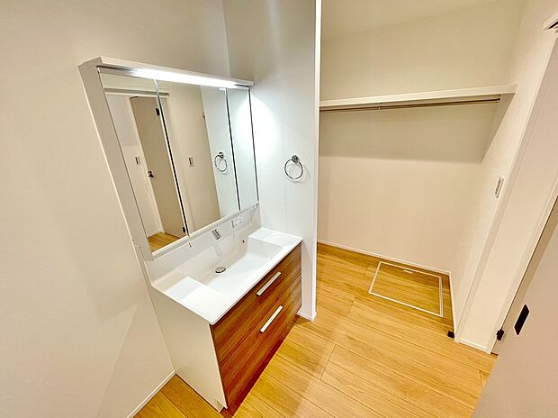 【洗面】暮らしを快適に変える、シャワー付き洗面化粧台♪