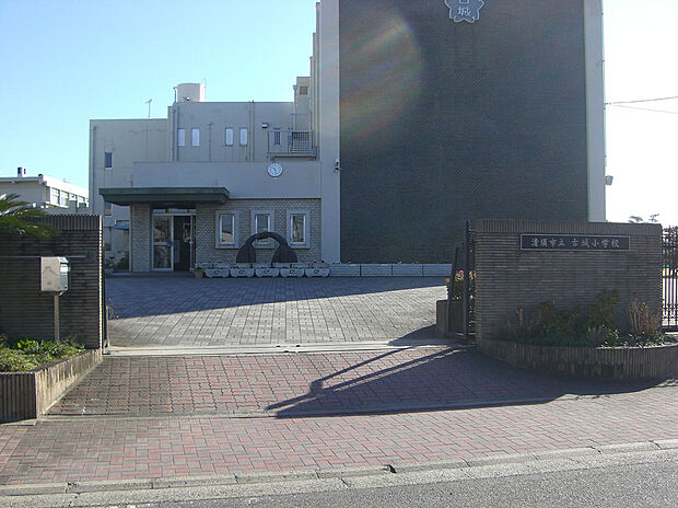 清須市立古城小学校(約700m)