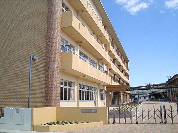 稲沢市立稲沢東小学校 (約700m)