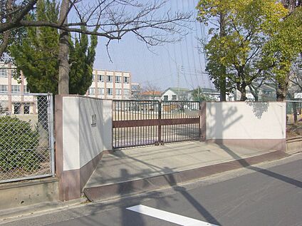 名古屋市立稲西小学校 300ｍ