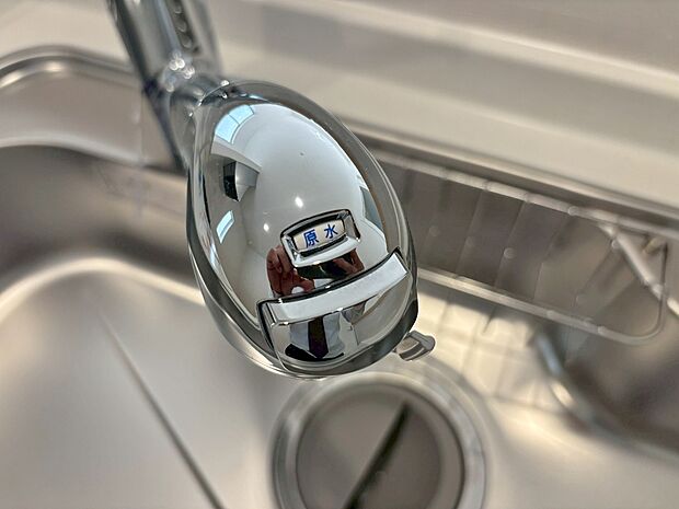 【浄水器内蔵型水栓】しっかりと塩素を除去。毎日おいしいお水を楽しめます。
塩素によるお野菜のビタミン破壊も抑止出来ます。