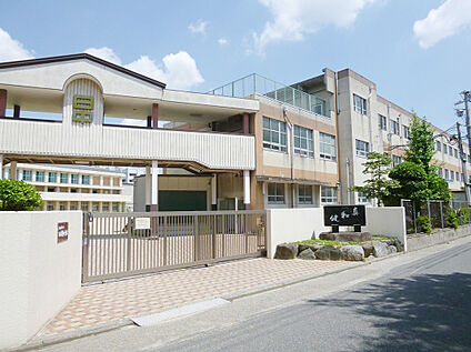 名古屋市立日比野中学校 970ｍ