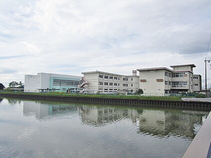 愛西市立永和中学校 950m