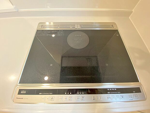 【IHコンロ】忙しい時でも効率よく同時に料理ができる3口コンロ仕様です