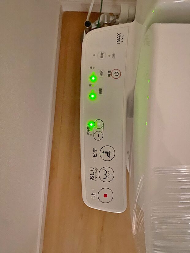 【温水洗浄便座】温水での洗浄機能がついておりますので清潔かつ衛生面も安心です。