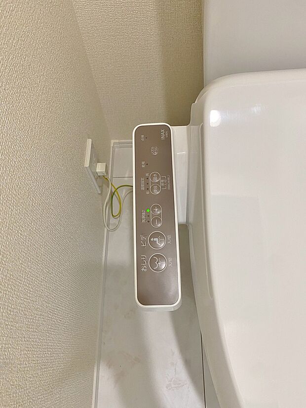 【温水洗浄便座】温水での洗浄機能がついておりますので清潔かつ衛生面も安心です。