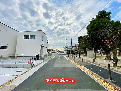 ■西側前面道路■
