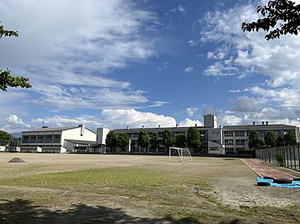 豊科南中学校 約3300ｍ(徒歩42分)