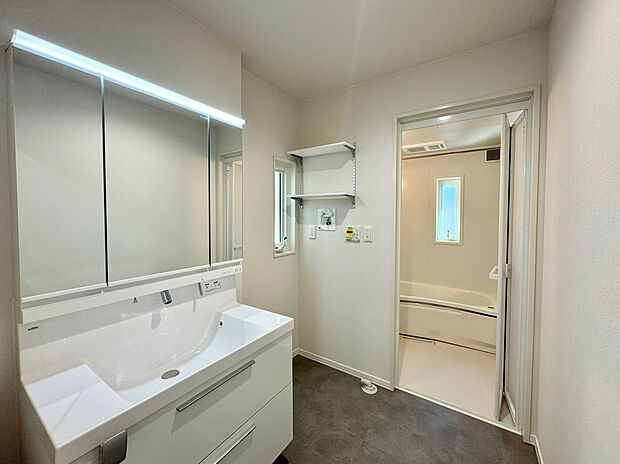 【〈2号〉サニタリー】温暖差が少なく冬でも快適にお過ごしいただけます。
内観(2024年2月撮影)