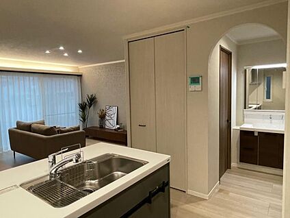 B棟LDK収納・洗面台