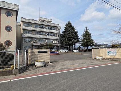 福島市立余目小学校 約1300～1310m(徒歩17分)