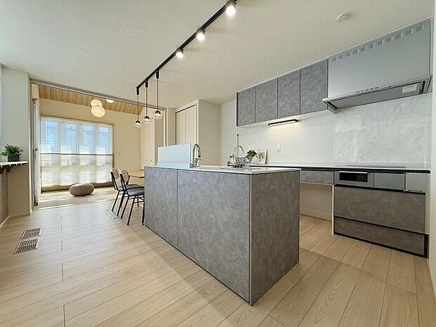 【B棟ダイニングキッチン】2025年9月撮影