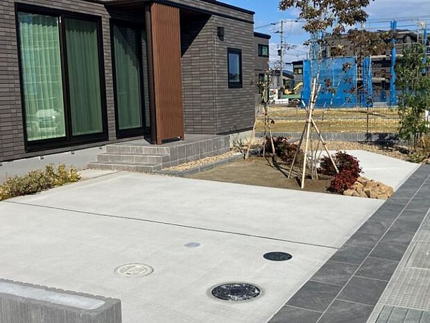 【B棟駐車場＆テラス】（2025年10月撮影）