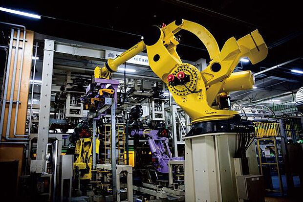 【【工場生産】】工場生産で設計どおりの高品質を全邸で実現！組み立ての大部分を工場内でおこなうことにより雨風の影響を最小限に！建築現場では一日で雨仕舞まで完了！建築中の雨水侵入を防ぎます。