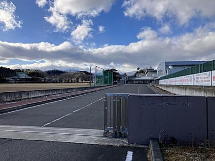 西郷村立西郷第一中学校 約2440～2470m(徒歩31分)