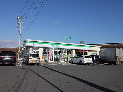 ファミリーマート米沢中田店 約600m(徒歩9分)