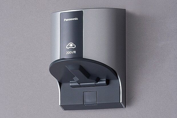 【その他】電気自動車の充電を自宅で行うこれからの生活。これから当たり前になる電気自動車の生活に備える。ソーラーの電力で自動車を充電できて経済的。