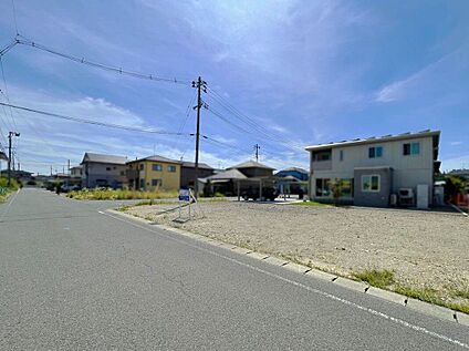 前面道路含む外観