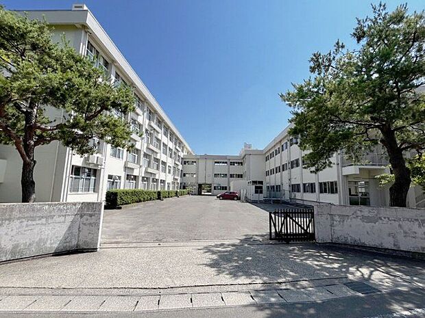 仙台市立八木山中学校(約1,680m)