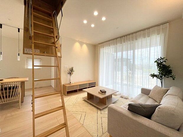 【室内】D棟小屋収納/天井に収納できる小屋裏への階段。普段はスペースを取りません!(2026年4月撮影)