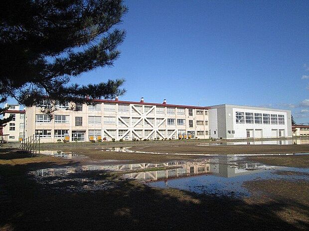 第五中学校(約1,370m)