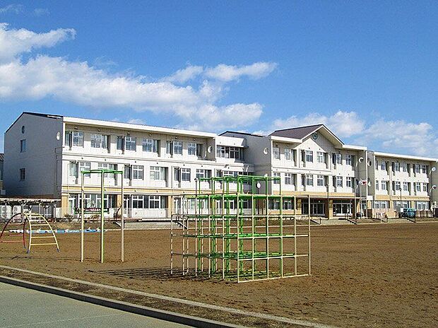 柏崎小学校(約1,170m)