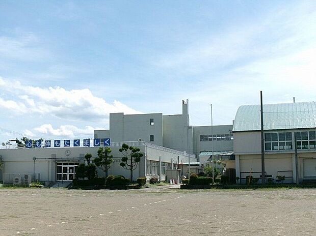 三条小学校(約1,520m)