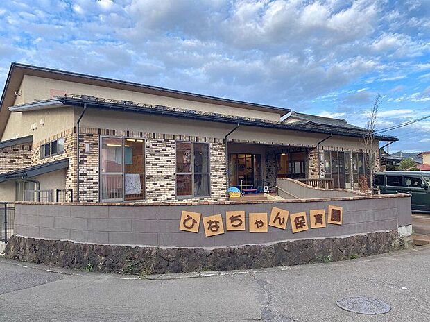 こばとひなちゃん保育園 (約1,980m)