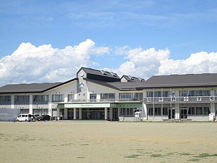 向中野小学校 1590m
