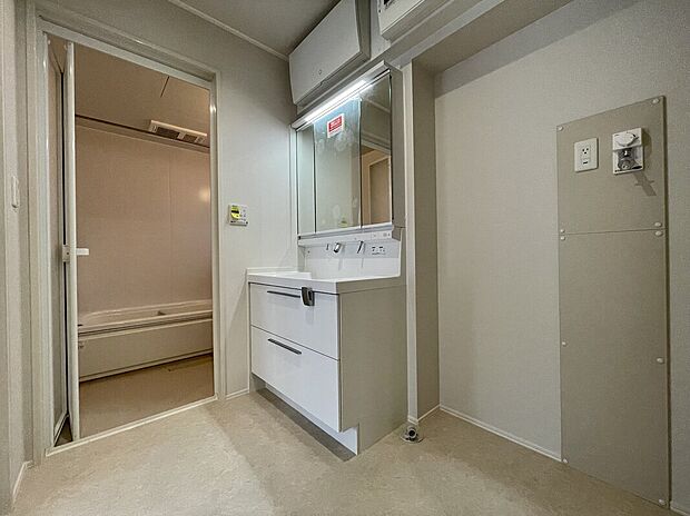 【洗面脱衣所】【洗面・脱衣所】
色を統一させ、シンプルなデザインに♪(2024年11月撮影)