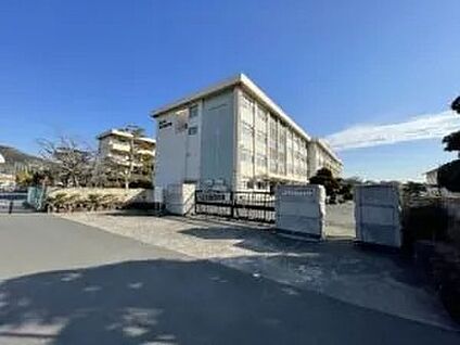 岡山県立鴨方高校 850m(徒歩12分)