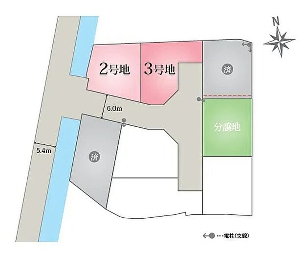 【全体区画図】統一感のある美しい街並みが広がる住環境。前面道路は幅6mでお車の出し入れもスムーズに行え、プライバシーにも配慮されています。周辺の街並みにやさしくなじみつつ、洗練された外観が上品な印象を添えます。