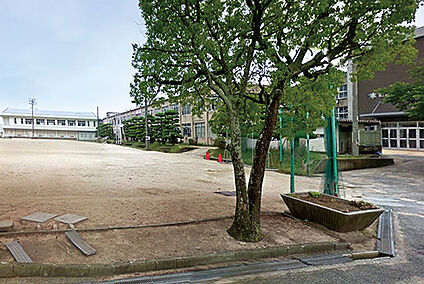桑山中学校 約700ｍ～710ｍ(徒歩約9分)