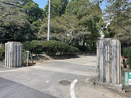 東部中学校まで約1,700ｍ～1,720ｍ（徒歩約22分） 約1,730ｍ(徒歩22分)