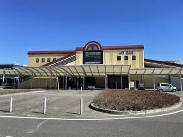 JR山陽本線「寺家」駅〈1,800～1,880ｍ／徒歩23～24分〉
☆通勤・通学にも便利ですね♪
