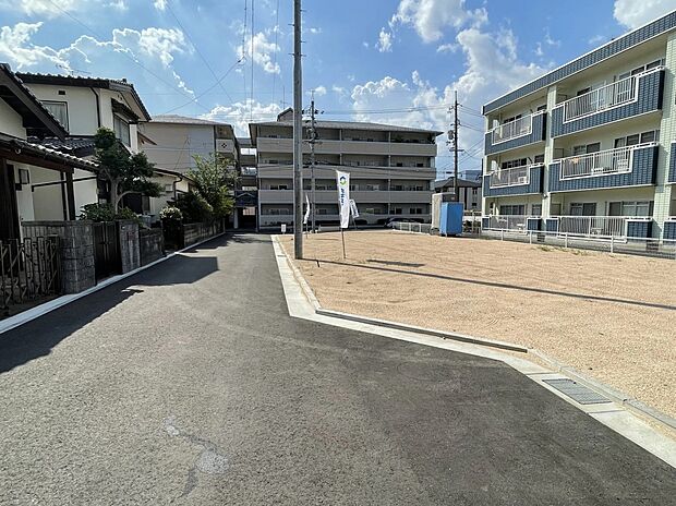 【現地写真】アストラムライン「中筋駅」まで徒歩圏内。渋滞知らずのスマートな通勤・通学が、毎朝のひとときにちょっとした余裕をくれる。アクティブな家族に贈る、駅チカの贅沢です。
撮影年月日:2025.8.17