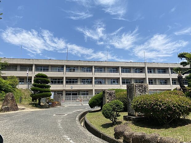 高西中学校(約3,700m)