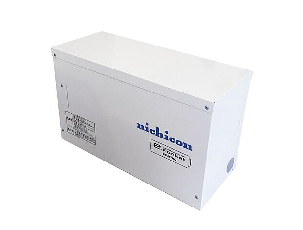 【蓄電池】(1)停電時でも生活に最低限必要な電力を確保。
(2)急な停電でも自動で電気が復旧するので安心。
(3)太陽光発電の余った電気を貯めて夜に使うエコな生活。
※停電時には蓄電池の残量が無いと復旧しません。停電時に自動ですべてのコンセント・照明・設備に電気が供給されます。同時に使用できる電力には限りがあります。※蓄電池容量はカタログ値であり、実際に使える容量とは異なります。