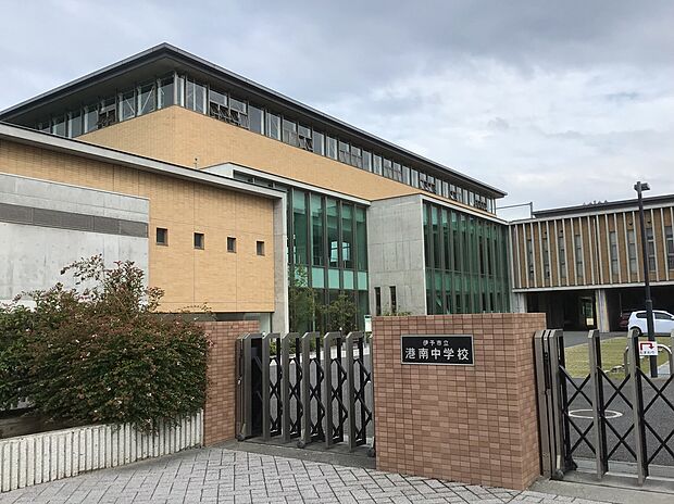 伊予市立港南中学校（約3,090m）