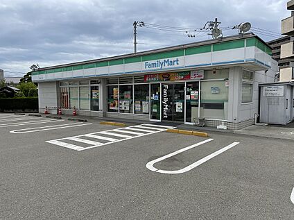 ファミリーマート余戸南４丁目店 300ｍ(徒歩4分)