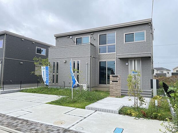 No.5/外観(2025年8月撮影)
鉄骨系ユニット工法2階建
設備:太陽光発電5.56kW、蓄電池12.0kWh