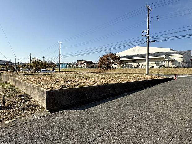 No.1／スーパーまで徒歩4分～5分の距離！忙しいご家族の味方です（25年11月撮影）