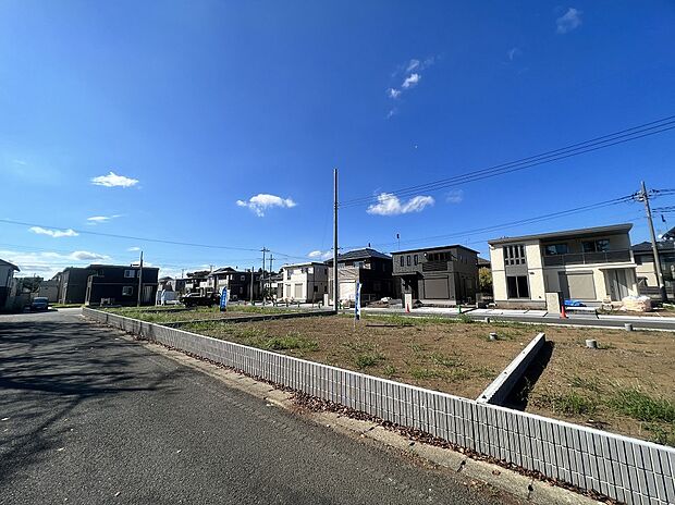 【No.12／現地土地写真】学校・病院・公園が徒歩圏内に揃っています（23年11月撮影）